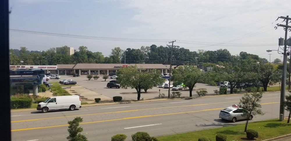 OWNER/INVESTOR OFFICE BUILDING/STRATEGIC LOCATION: 2725 Cantrell Rd, Little Rock, AR 72202